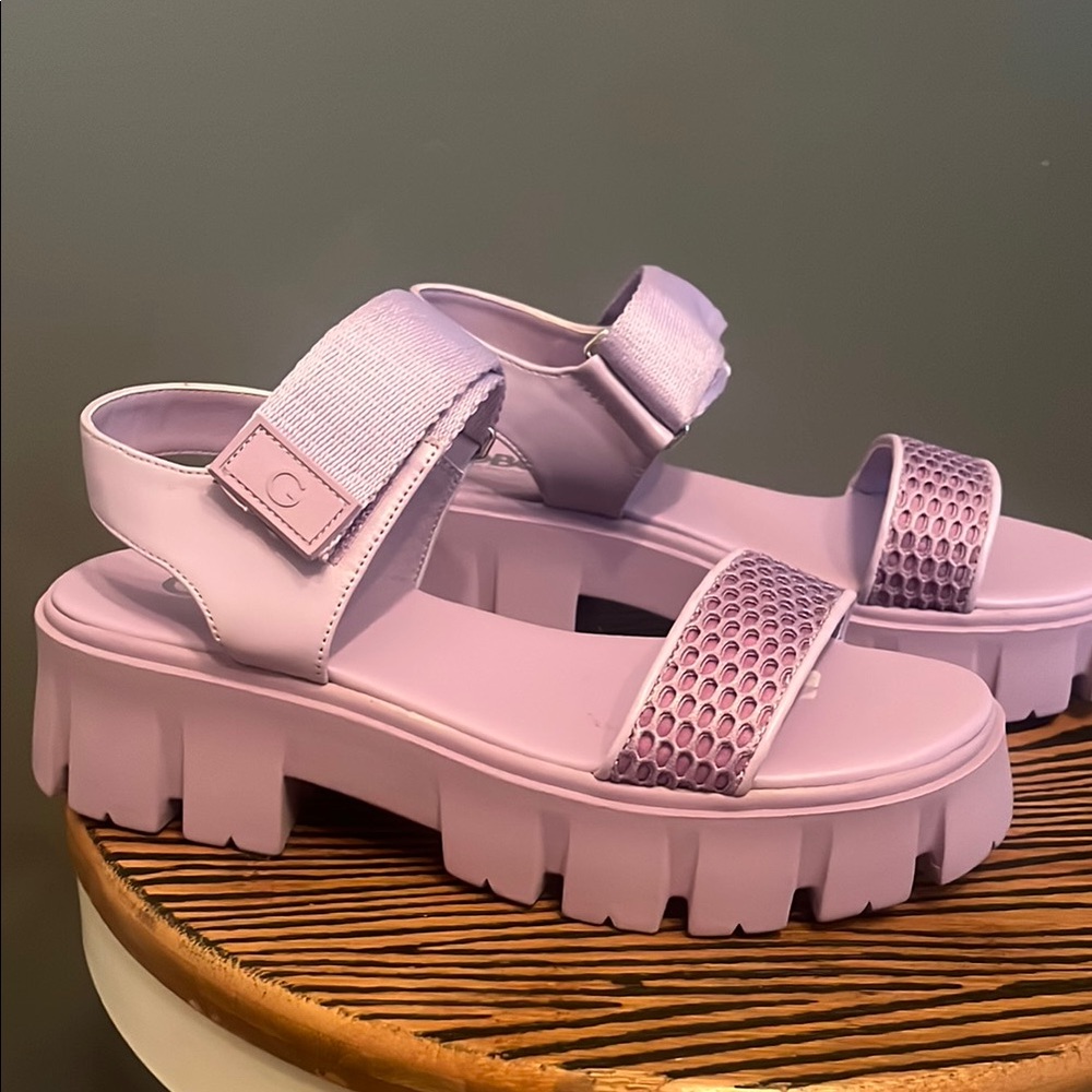 Guess GBG LA Stylish Lavender platform Sandals size 8
